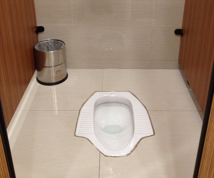 Tắc Bồn Cầu Bệt: Nguyên Nhân, Dấu Hiệu và Giải Pháp Hiệu Quả Từ Môi Trường Xanh Thái Bình