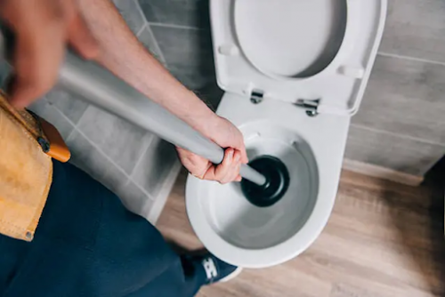Toilet Bị Nghẹt? Đừng Lo! Cách Xử Lý Hiệu Quả Chỉ Trong Vài Phút