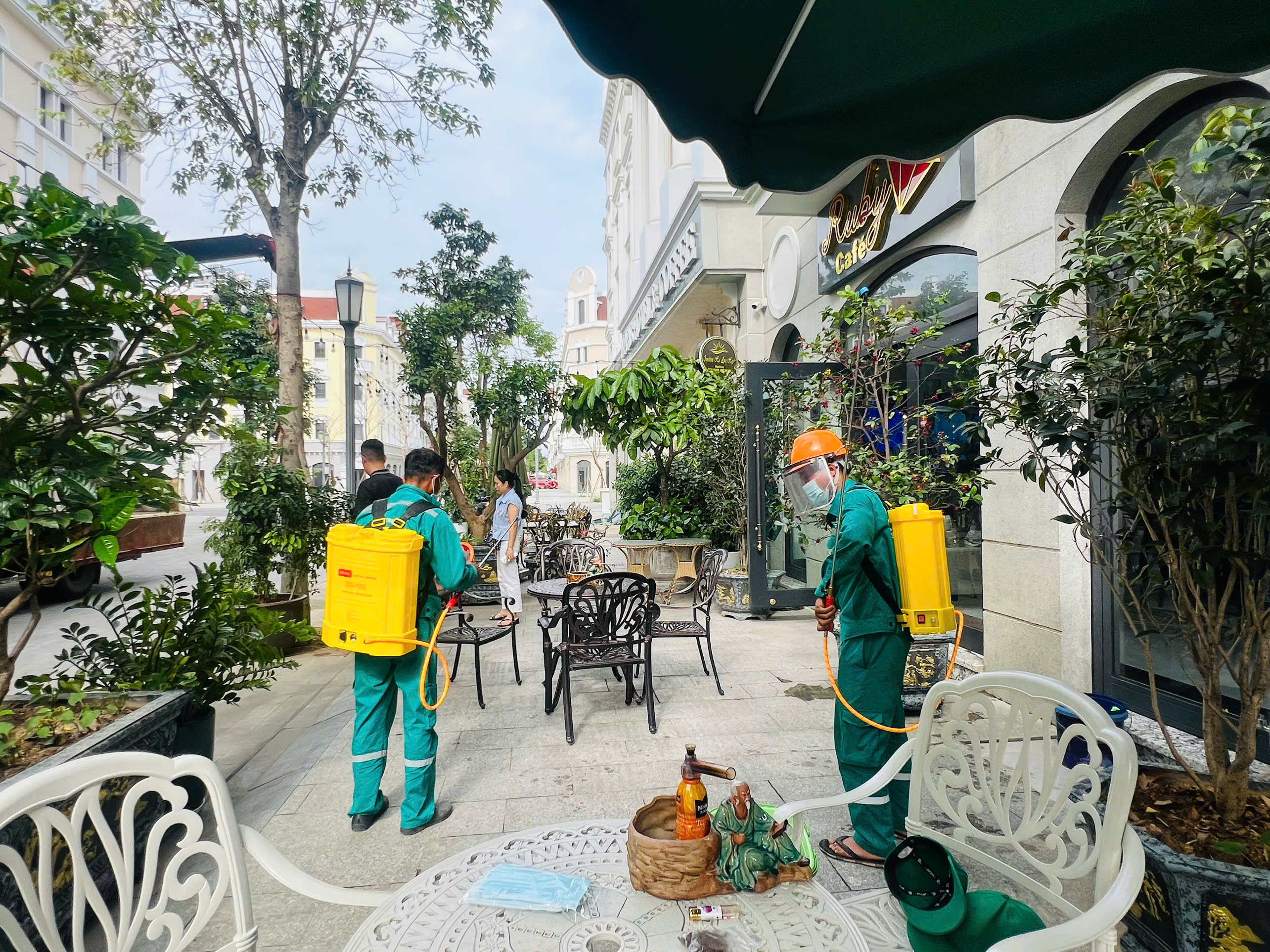 Diệt Muỗi Cho Nhà Hàng – Hotline 096 813 2286: Giúp Quán Ăn Luôn Sạch Sẽ, Khách Hàng Hài Lòng! Gọi  Ngay!